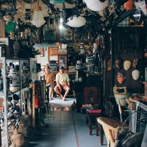 Pasar Barang Antik Triwindu di Solo