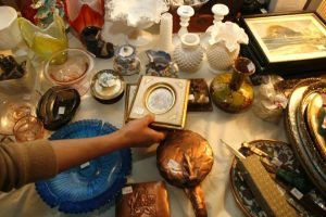 Anak Muda Menemukan Barang Antik Untuk Zoom Dan Nostalgia 1