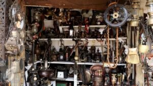 Bisnis Barang Antik Meniti Karir dalam Dunia Koleksi