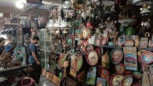 Panduan Berbelanja Barang Antik di Pasar Minggu Lokal